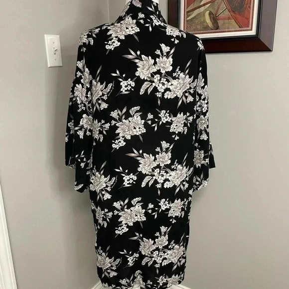 Spiritual Gangster 🌵 Black & Gray Maya Floral Kimono OS - Picture 4 of 5